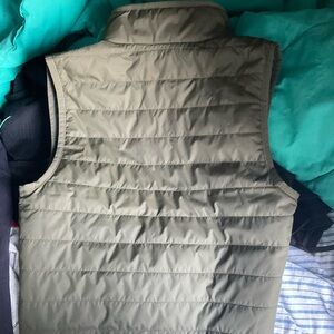 Carhart vest, rain defender. BRAND NEW from orlando